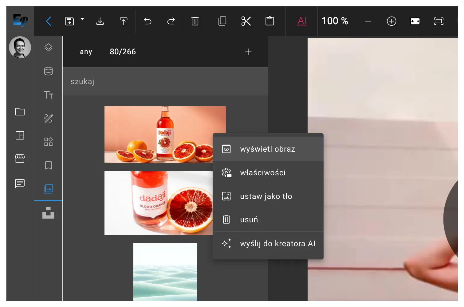 Widok podzielonego ekranu pokazujący Bibliotekę Mediów po jednej stronie i edytor EditoPro po drugiej, z użytkownikiem przeciągającym obraz z biblioteki do swojego projektu.